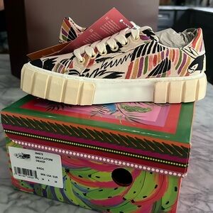 New in box Farm Rio Birds Platform Sneaker